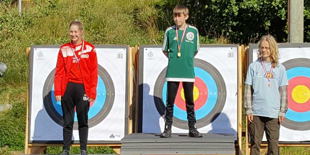 På langbue sikrede Felix Stosiek fra Thy Bueskyttelaug en bronzemedalje ved DM Ungdom i bueskydning ude 2017