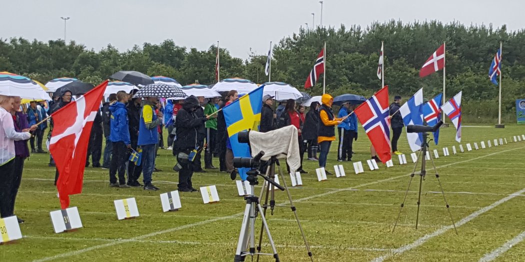 Indmarch i regn og blæst ved NUM 2019 – de Nordiske Ungdoms Mesterskaber i bueskydning
